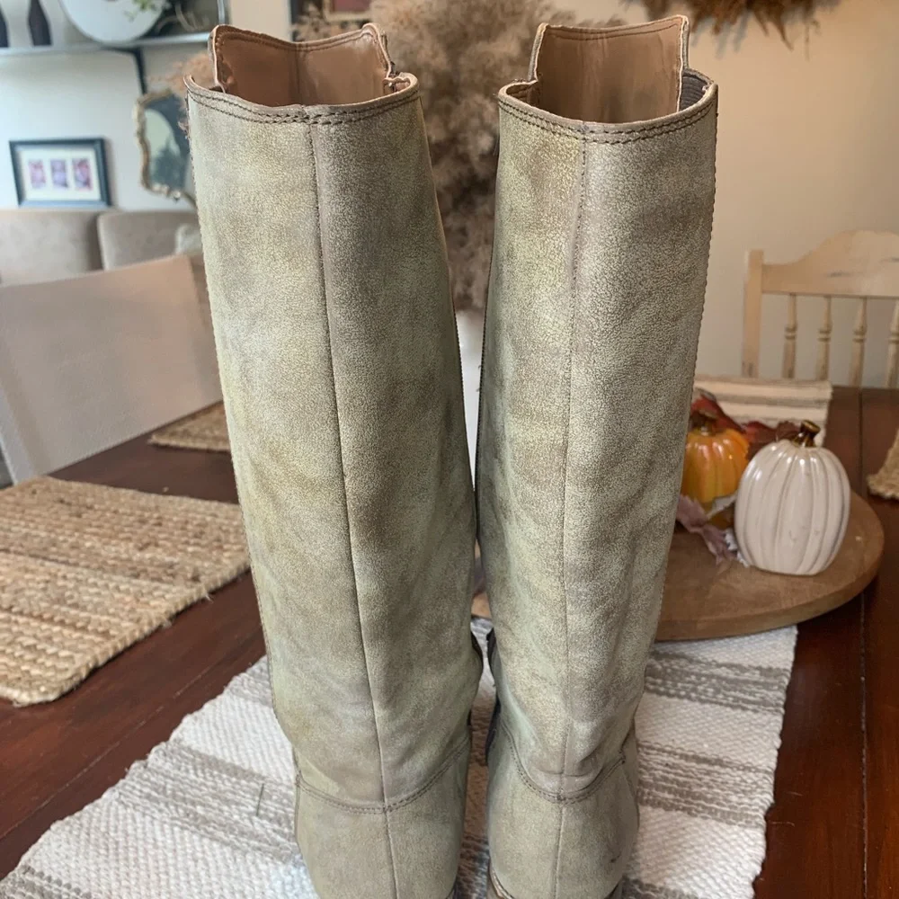 GH‎ Bass Derica Distressed Tan Faux Leather Riding Boots With Stretch Size 8.5